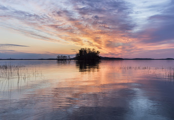 Fototapeta na wymiar Beautiful sunset in the lake