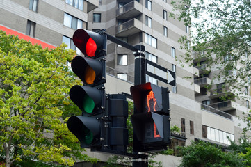 Red color on the traffic light in Montreal downtown.