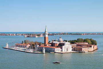 Fototapeta na wymiar Ile de San Giorgio Maggiore depuis le Campanile de la Place St Marc, Venise 