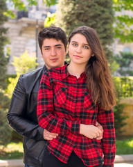 Obraz premium young beautiful couple relaxing outdoors
