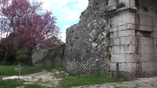 Area archeologica di Altilia Sepino con teatro romano, Campobasso Molise