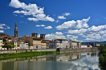 Fototapeta na wymiar A view of Arno River, Florence 
