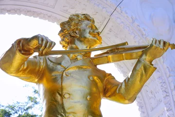 Fotobehang The statue of Johann Strauss in Vienna, Austria © Vladimir Mucibabic