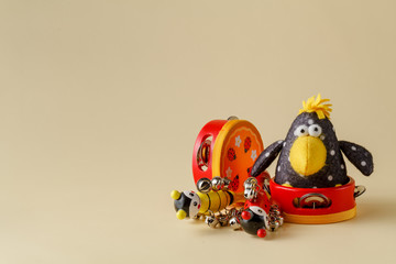 Naklejka premium Musical instruments on beige background