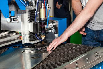 Laser cutting machine