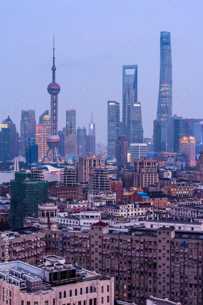 Wall mural shanghai skyline at dusk.