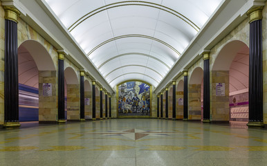Admiralteyskaya Metro Station in Sankt Petersburg mit 86 m die tiefste U-Bahn Station der Welt