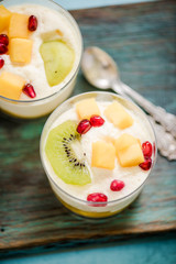 Refreshing mousse with fruits