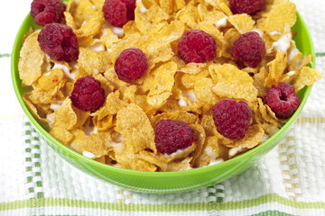 corn cereals with raspberries