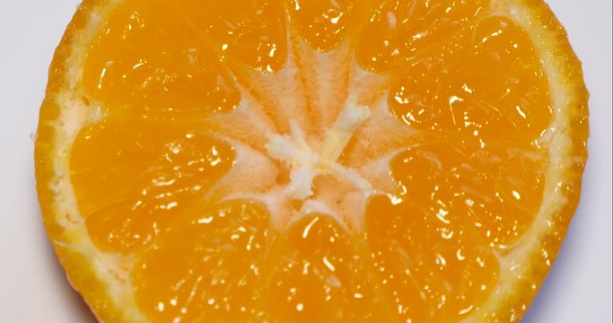 4k Sliced orange rotate on a plate, loop able