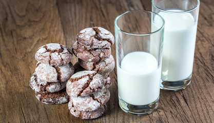 Chocolate cookies with glasses of milk