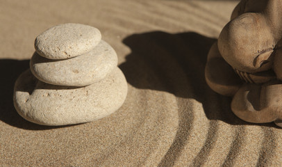 prière méditation sur le sable
