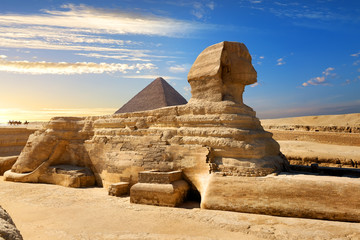 Fototapeta na wymiar Famous egyptian sphinx