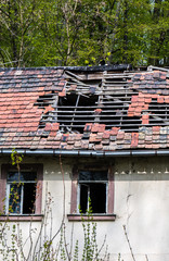 Haus nach Sturmschaden Erdbeben