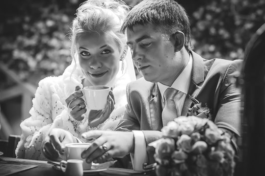 wedding day. happy bride and groom with the bouquet of bride. coffee break on wedding photo session. happy wedding. black and white image