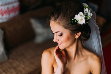 Naklejka premium Head and shoulders close up of young blond woman in veil touching face 