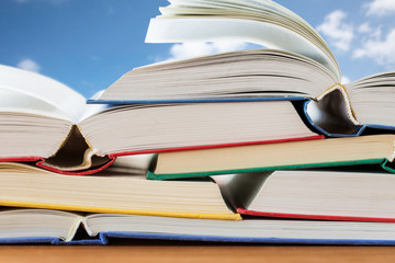 Naklejka premium close up of books on wooden table
