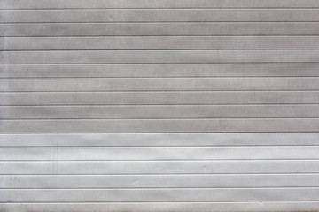 altes silbernes Rolltor als Hintergrund