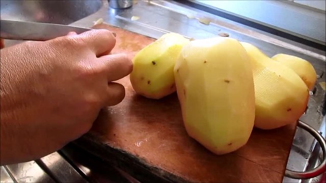 Tagliare le patate