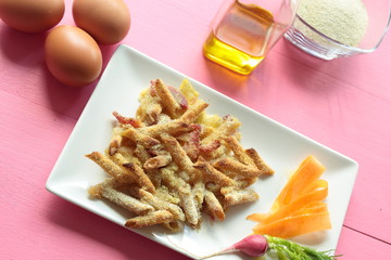 Macaroni coated with egg