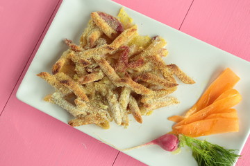 Macaroni coated with egg