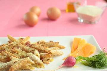 Macaroni coated with egg