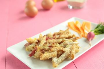 Macaroni coated with egg