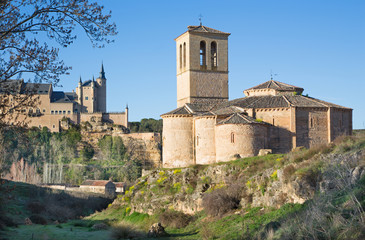 Fototapeta na wymiar Segovia - The romanesque church Iglesia de la Vera Cruz and Alcazar.