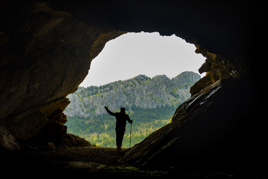 doğadaki mağaralarda gezinti