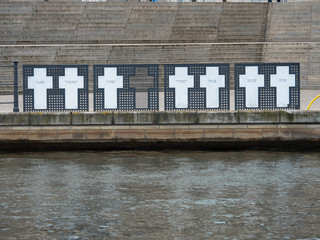 Kreuze für Maueropfer in Berlin