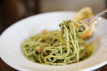 spaghetti with pesto sauce