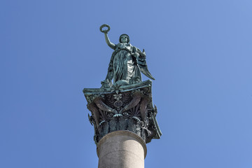 Stuttgart, Jubiläumssäule: Skulptur der Göttin Concordia