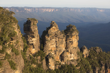 Three Sisters rock formation Jamison Valley, Blue Mountain National Park, New South Wales, Australia