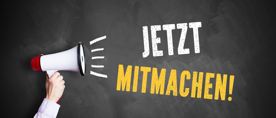 Hand mit Megafon und Aufforderung 