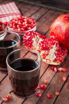 pomegranate juice with fresh fruits