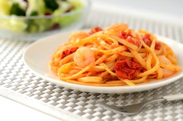 ミニトマトと海老のパスタ