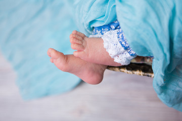 baby legs newborn