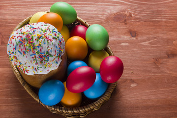Fototapeta na wymiar Easter eggs of different colors and cake