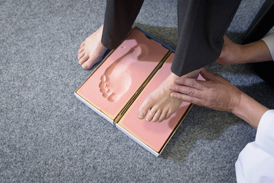Making a foot imprint mould for orthopaedic foot support