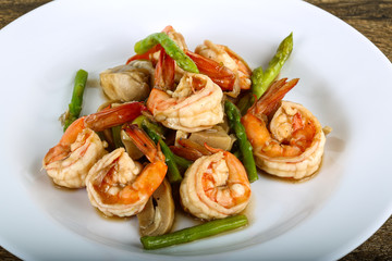 Shrimp and asparagus