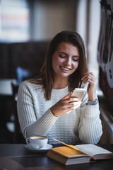 woman using her mobile phone at cafe