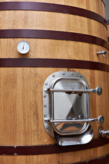 Wooden tank barrel for aging wine
