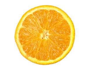 Media naranja aislada en fondo blanco
