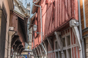 Ruelles bordée de maisons à colombages, Troyes