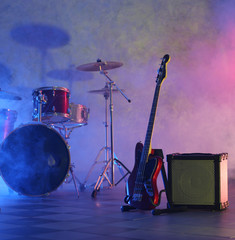 Naklejka premium Rock band instruments on foggy background