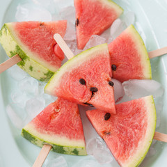 Frische Melone am Stiel