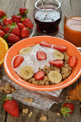 Muesli with yogurt and fresh strawberries