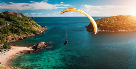 Skydiver flying over the water - obrazy, fototapety, plakaty