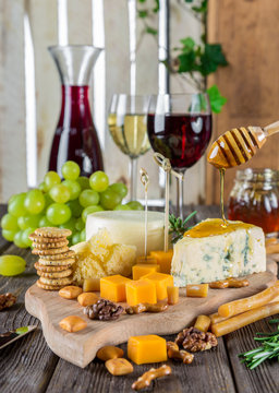 cheese plate, cheese and wine, red cheese, 