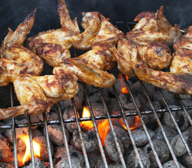 Köstliche Chicken Wings auf dem Grill 